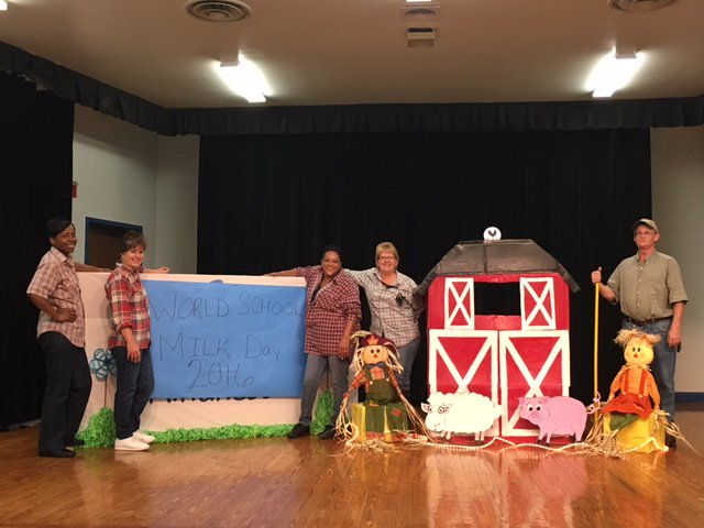 TreviliansElem's tweet photo. Today we celebrated #WorldSchoolMilkDay in our Cafeteria by dressing as farmers, fun photos, and milk mustaches! #MakeItHappenTES #TeamLCPS https://t.co/mwFRlxIjO6
