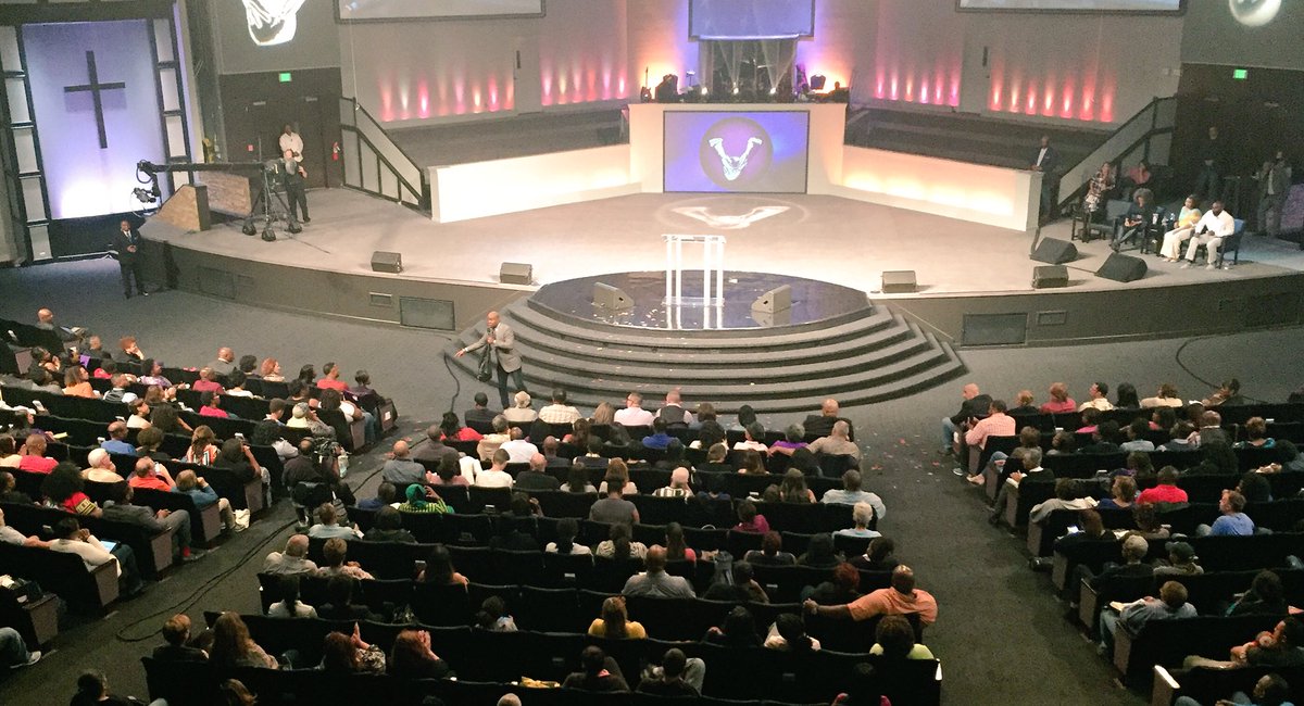 PastorChrisHill's tweet photo. If you don't drop the dead things of yesterday you won't be able to fertilize your life tomorrow. #Seasons https://t.co/kSfIOYC6Y2