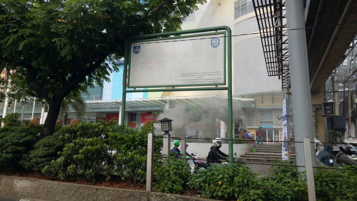 08.40 Wib Ada Percikan Api Keluar Dari Dalam Tanah Di Depan DETOS,Dalam Penanganan Petugas Dan Damkar Sudah Dihubungi. <a href="/TMCPoldaMetro/">TMC Polda Metro Jaya</a>