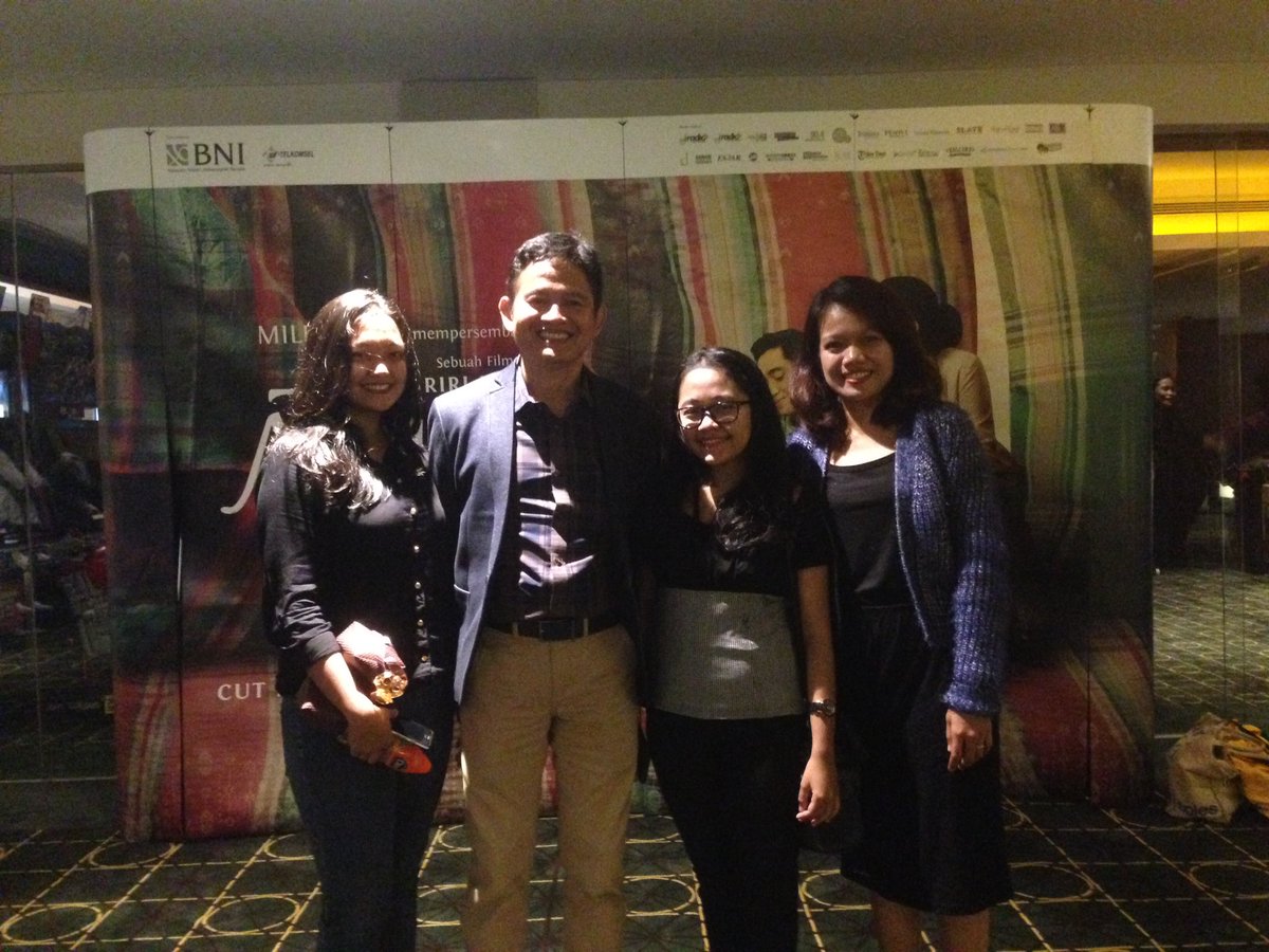 athirah menyuguhkan kepedihan dan kebahagiaan dengan takaran yang pas. penting ditonton.
selamat <a href="/rizariri/">Riri Riza</a> <a href="/MirLes/">Mira Lesmana</a> &amp; semua pendukung!💐💐🙏