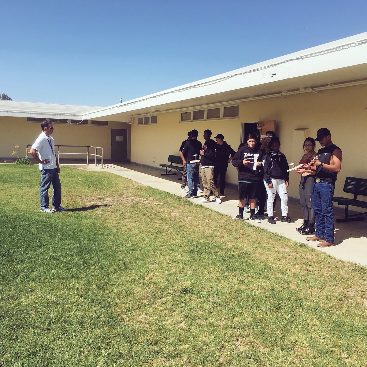 KatyKazi's tweet photo. Taking Learning Outdoors #BFCDS #MapleHS #rocketry @pjpulosfusd @JacobsonDanno @lahondasteam @lusdedtech @FlushmanMichael @SchelBrown https://t.co/4r5GYHGUjt