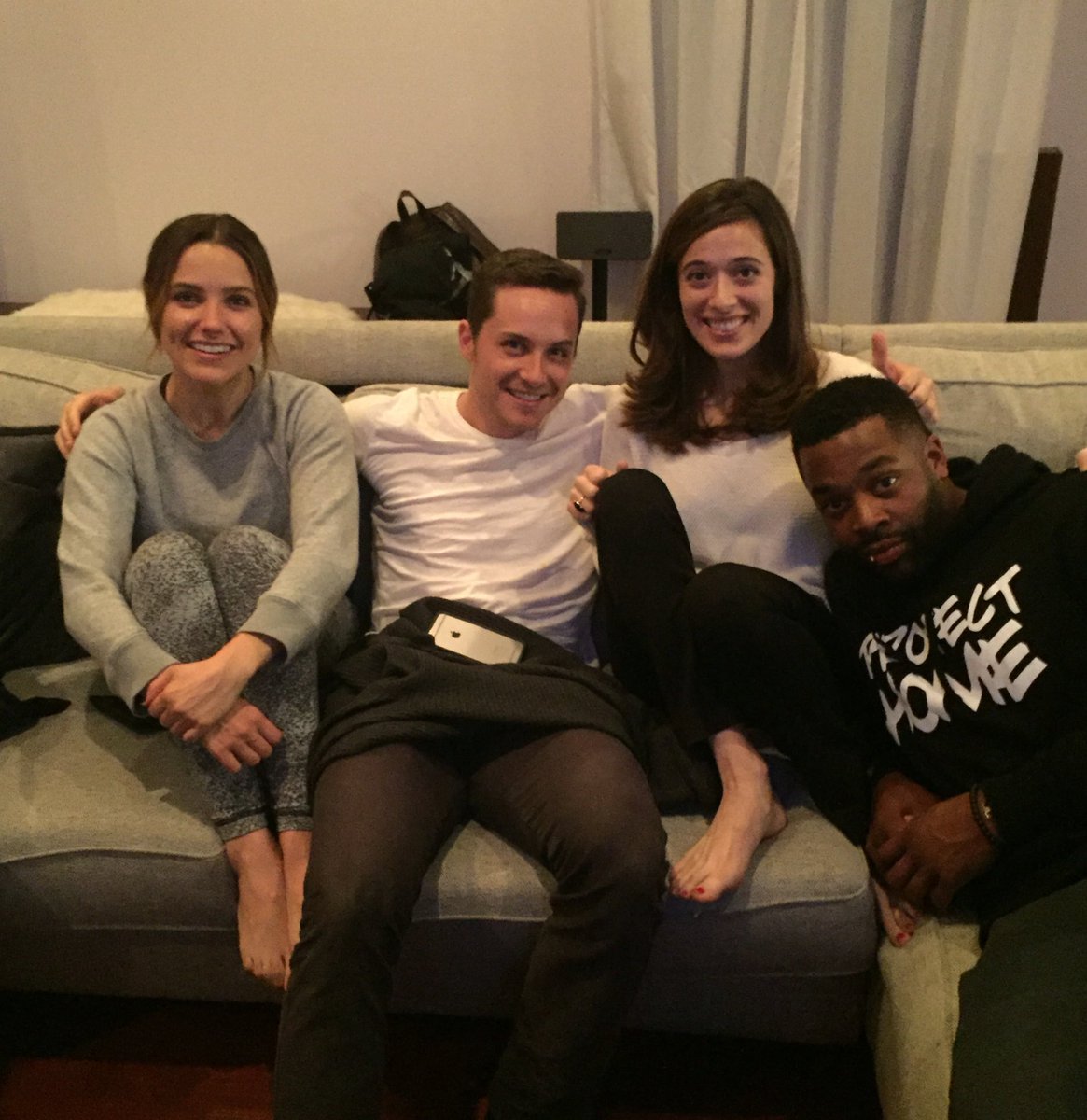 marinasqu's tweet photo. LIVE TWEET SQUAD! Go! #ChicagoPd https://t.co/XWR05movbt