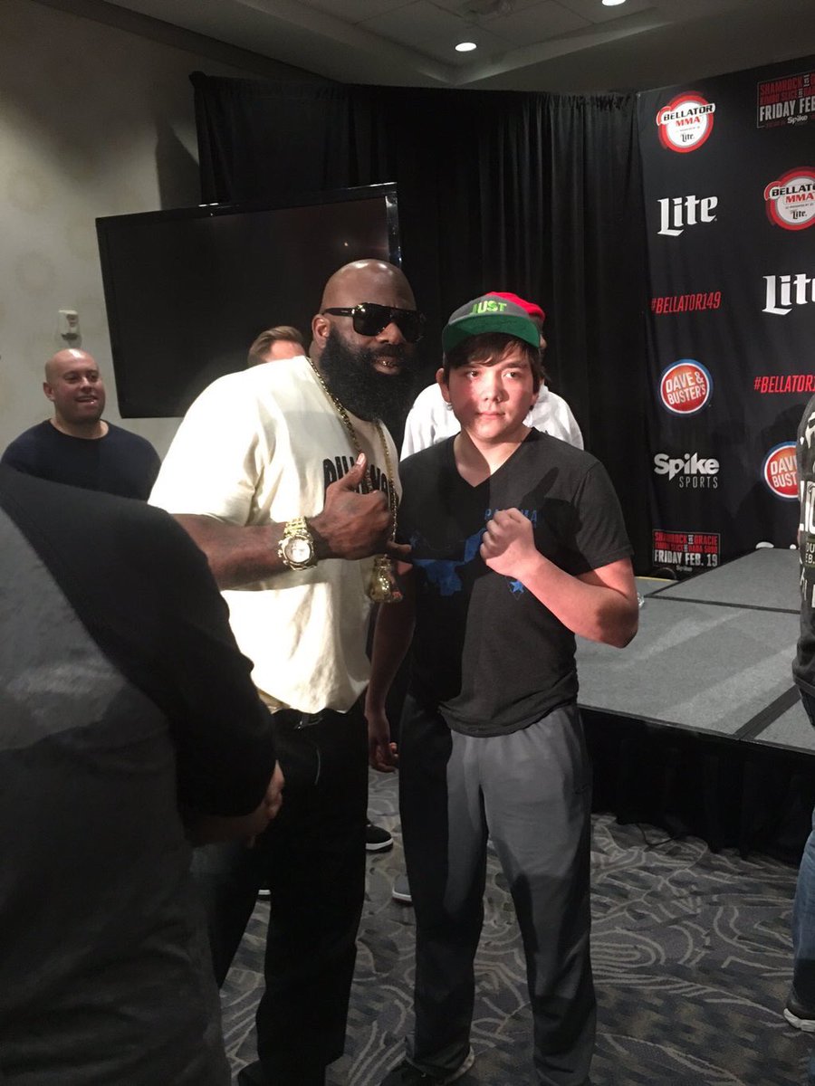 longasstitties_'s tweet image. 