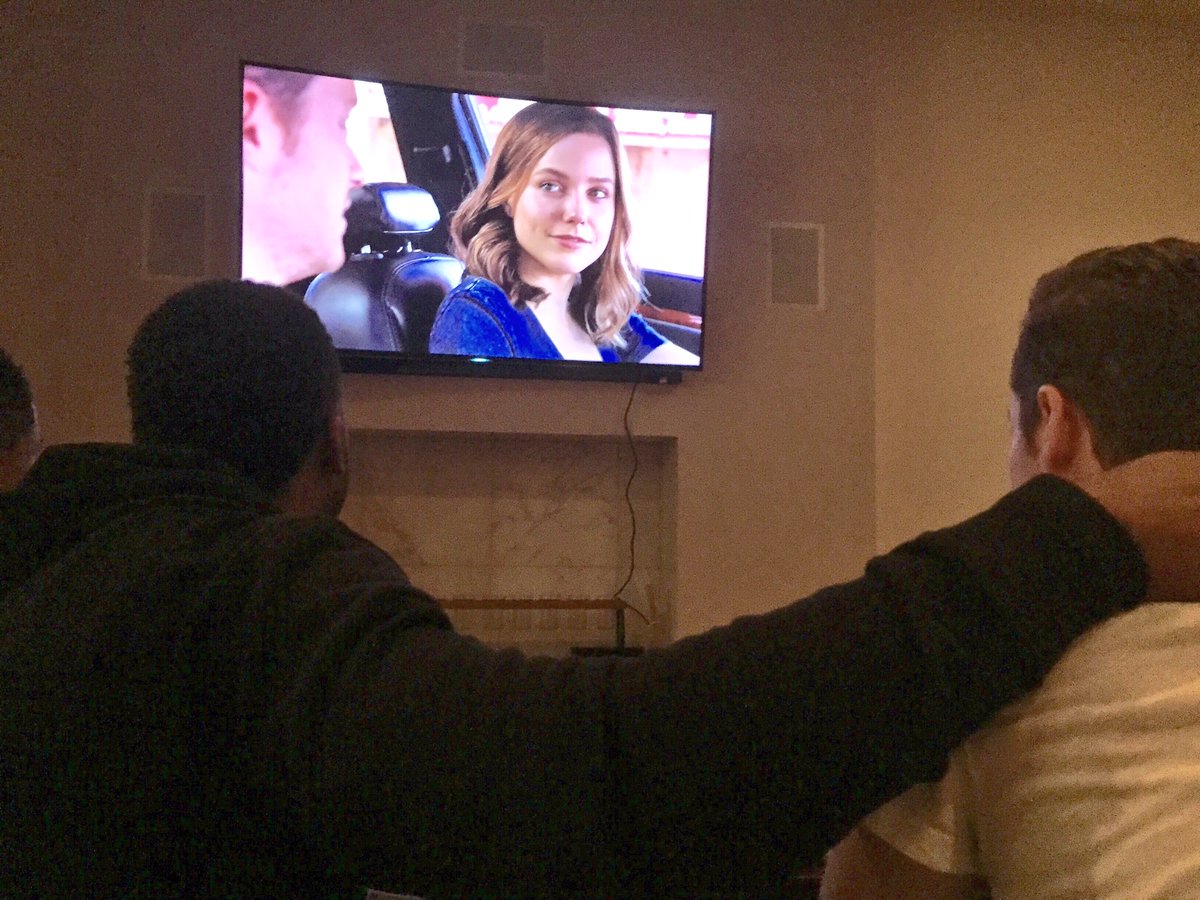 marinasqu's tweet photo. So many feels happening when @SophiaBush said, "I love you." So, @RoycedaVoyce lends @jesseleesoffer a helping hand. #feels https://t.co/RGH5zCu3QO