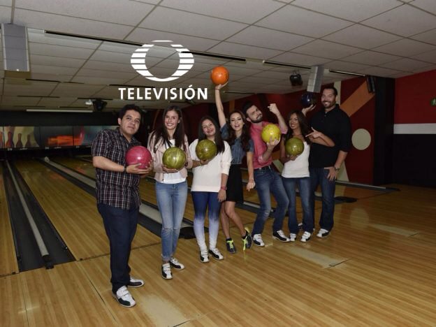 jaciqf's tweet photo. Experiencia vip con @Anboy88 😍👏👏👏 #AngeliqueXTeleton #UnidosPodemos Boliche 🎳 y comida 🍕 https://t.co/QeFmALtK3t