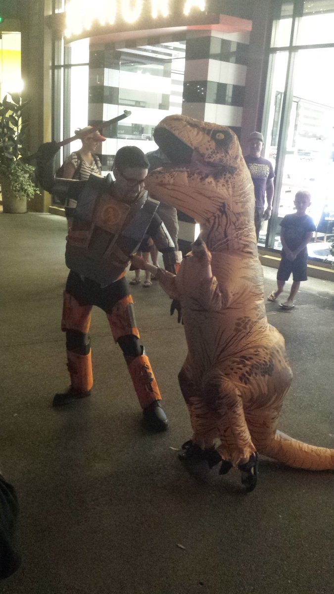 BigGiantCircles's tweet image. I just saw Gordon Freeman fighting a dinosaur. #halflife3 #confirmed :D