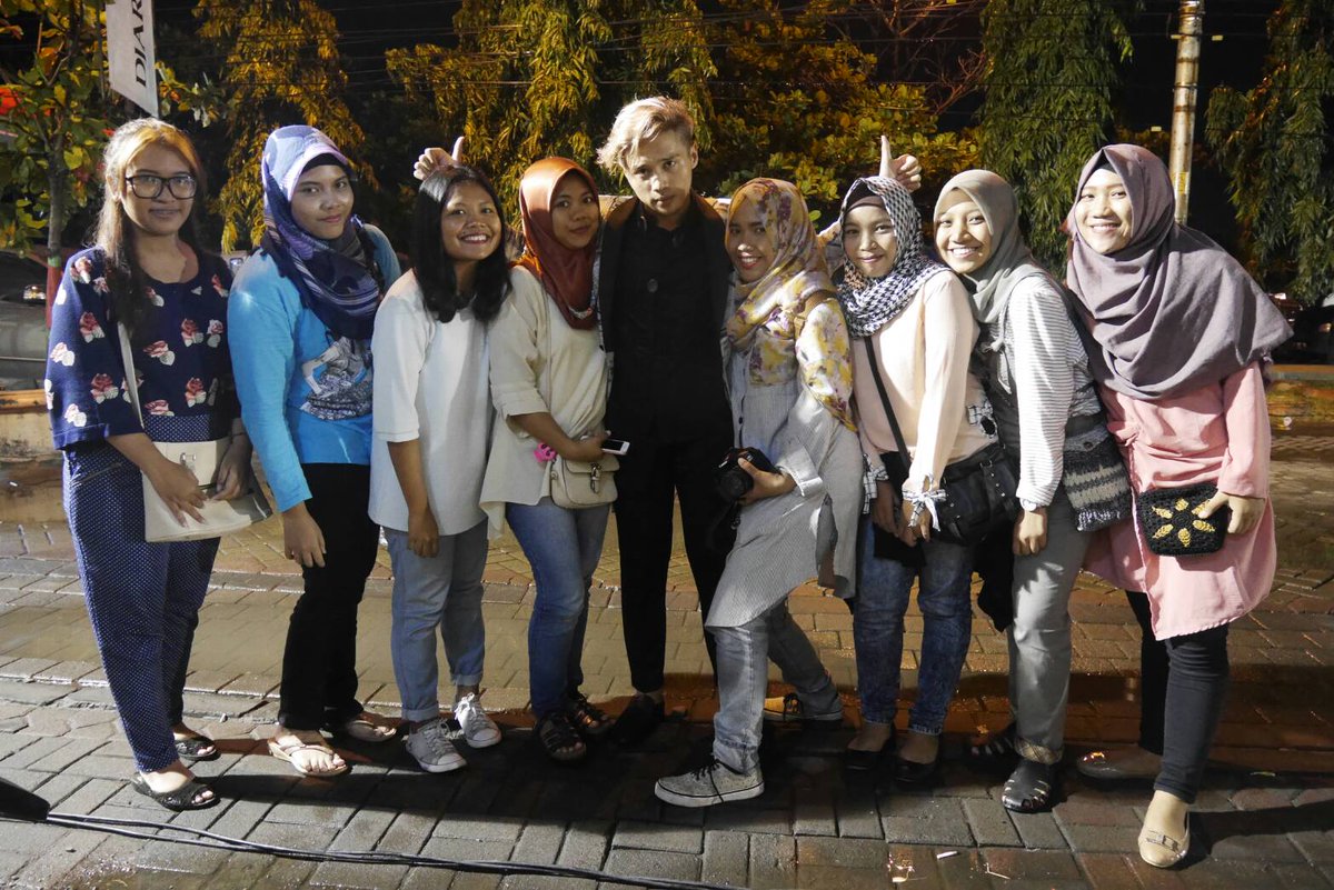 sebagian dari kami bersama <a href="/YusufUbay29/">YusufUbay</a> di acara symphony kota lama semarang beberapa waktu yang lalu