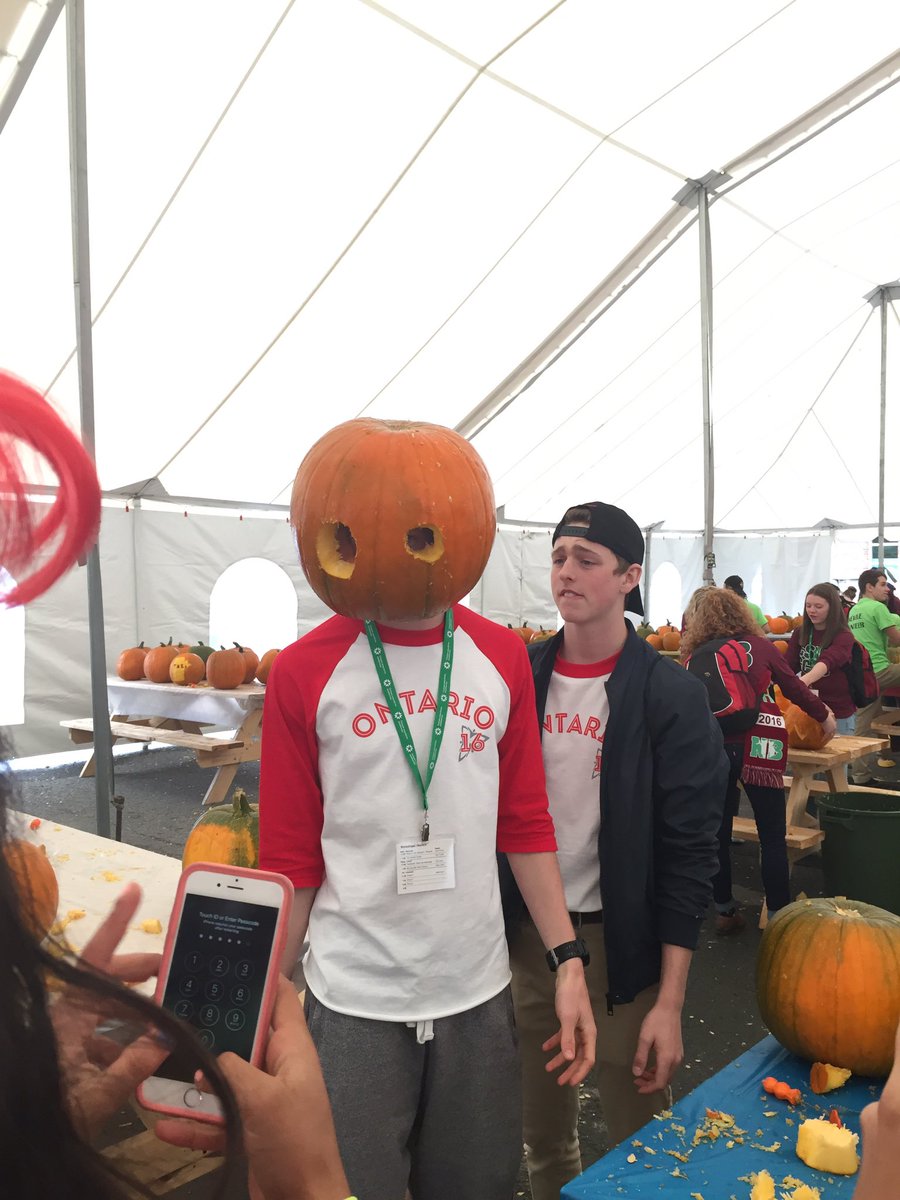 adamkellly's tweet image. things are going well so far I guess #cslc @husky_pack