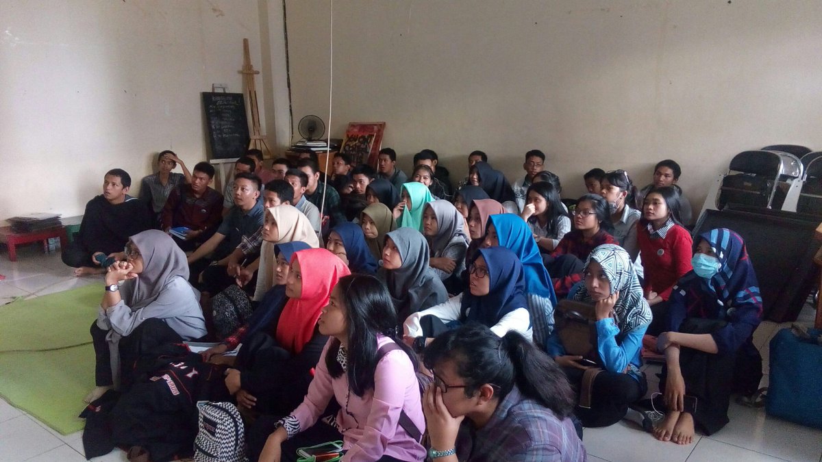 himahi's tweet photo. #NowHappening
Nonton film dokumenter Kala Benoa di ruang A LEMA FISIP UNHAS
#INTRO2016 https://t.co/lKFzYDHBF7