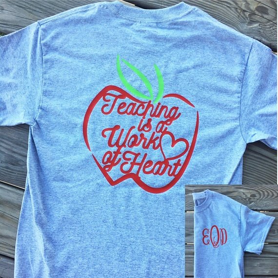 elleqdesigns's tweet photo. Teaching is a work of heart🍎 Order now at, https://t.co/Ai7adKLEaB ❤📚 #teacherlife #etsy #monogrammed #apples #teach #learn https://t.co/vzIDe0JEDX