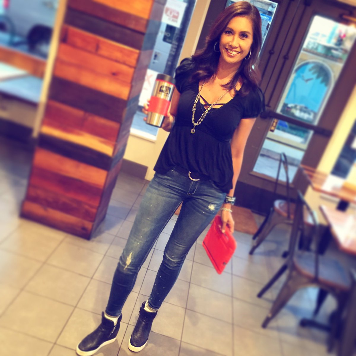 mommylovestech's tweet photo. My #CoffeeTakeover #ootd @lindenpublic coffee shop today. No green screen but I had my red tablet! #7DayForecast https://t.co/VPDbUgVy2s