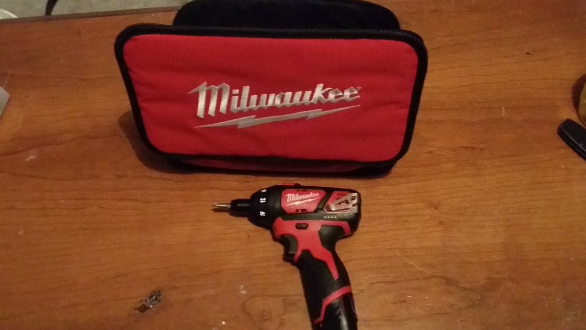 ChicagoSteve84's tweet photo. @MilwaukeeTool just got my 1/4"drill kit today from my #usatools rep....lovin it!!! https://t.co/JCSU0vZjub