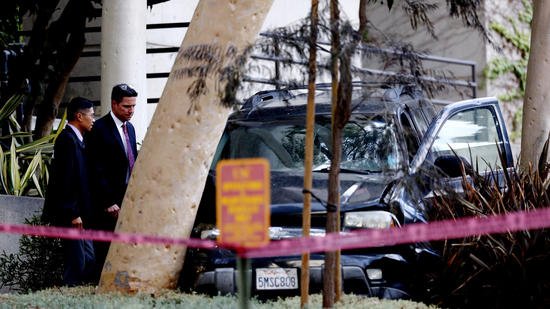 LAPD shoot man who escaped from police custody during medical visit at USC hospital