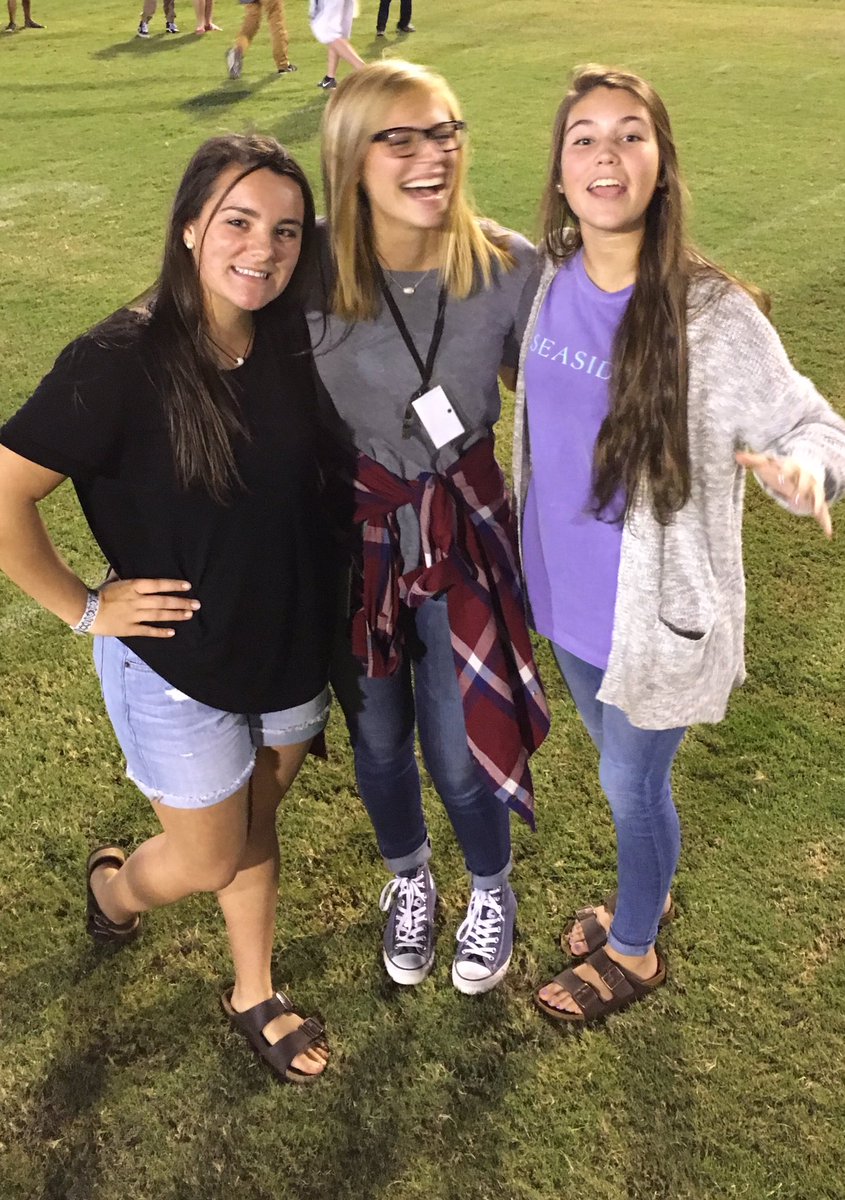 SniderDanielle's tweet photo. Saw You at the Pole w: my girls #WeCryOut @HannahGraceC5 @rebecca_gunter @waverlyykatee https://t.co/3RFwg2k1ms