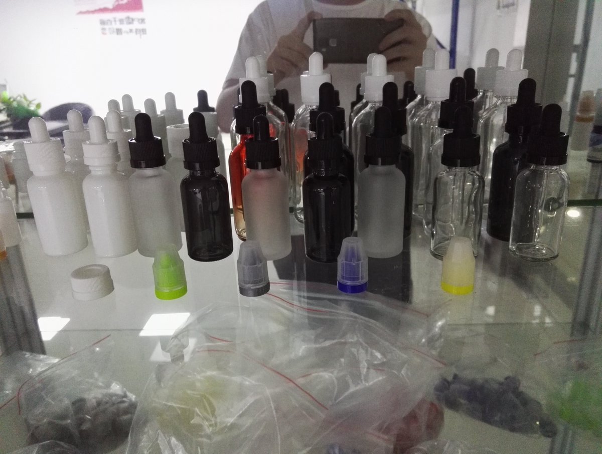 DocWow_HOKATECH's tweet photo. All sizes of glass/PE/PET bottles. 
10ml PET<0.05. Meets #TPD regulations.
#vaping #ejuice #ecigs #ecigaccessories #eliquid https://t.co/EQoiFC3ddz