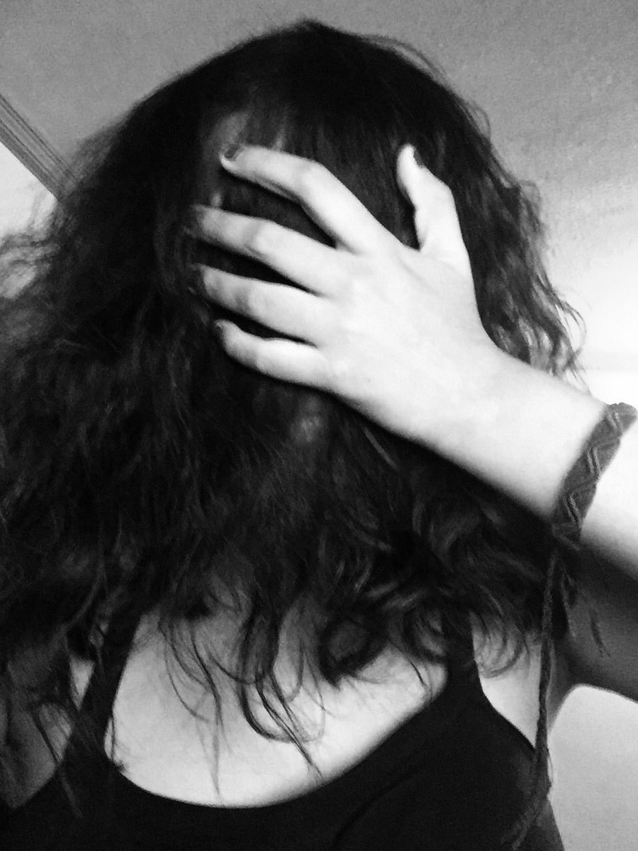SmirnovaCarla's tweet photo. Título : Odio los exámenes 🖕🏻👀 https://t.co/Ru1UfSZ30t
