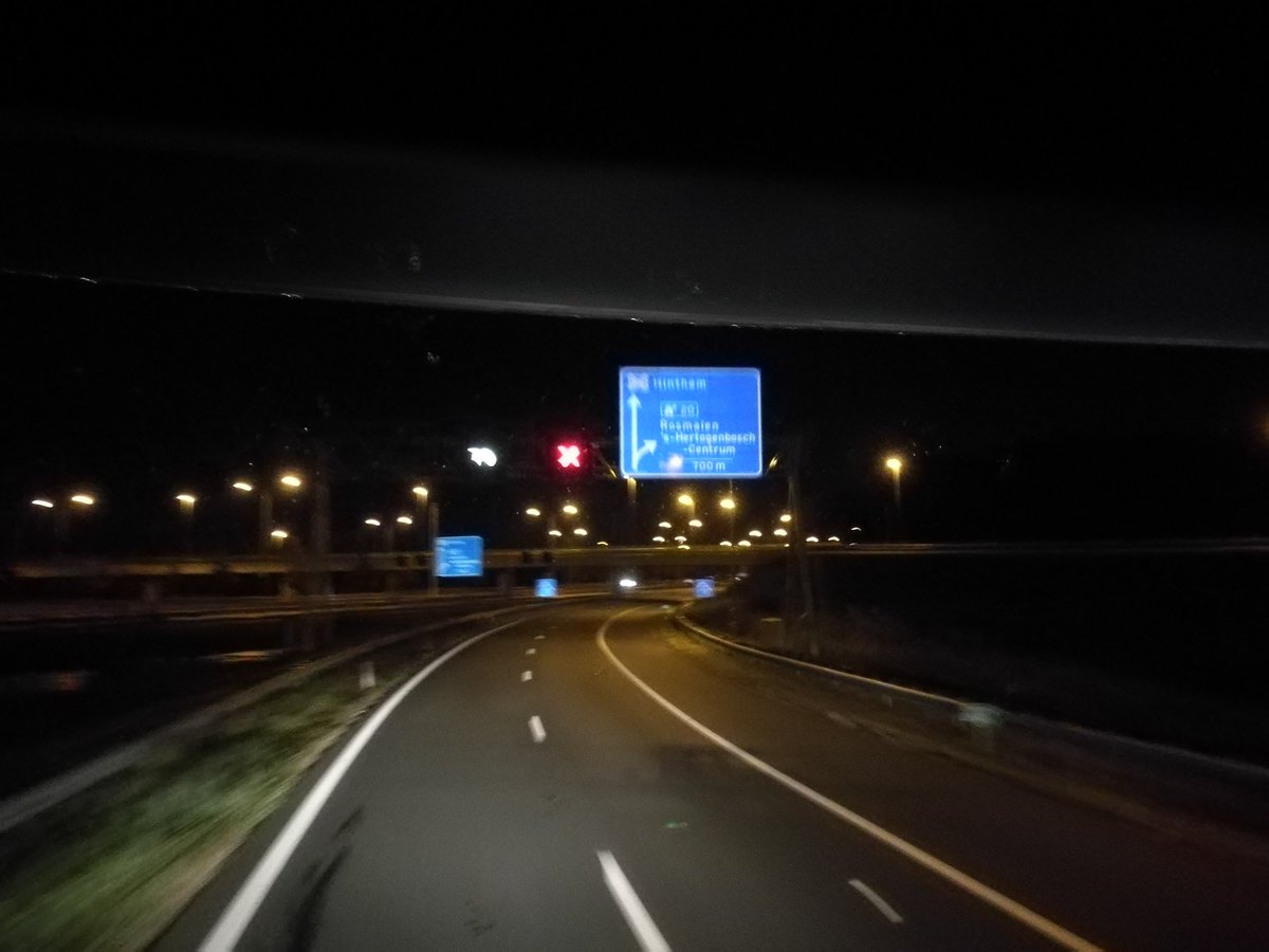 sblftw's tweet photo. Vraag me toch af waarom de baan is af gekruist @Rijkswaterstaat op de #A59 https://t.co/OE5iAJuTvh