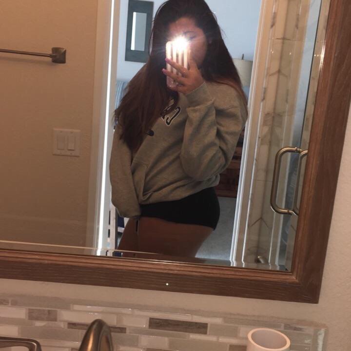bronzemetle's tweet photo. ✨🎂Chillin, relaxing, chillout together with #liveme Gabi Irene:  i feel special oml💓 https://t.co/2VxCmexigV https://t.co/x4C3CvgfMD
