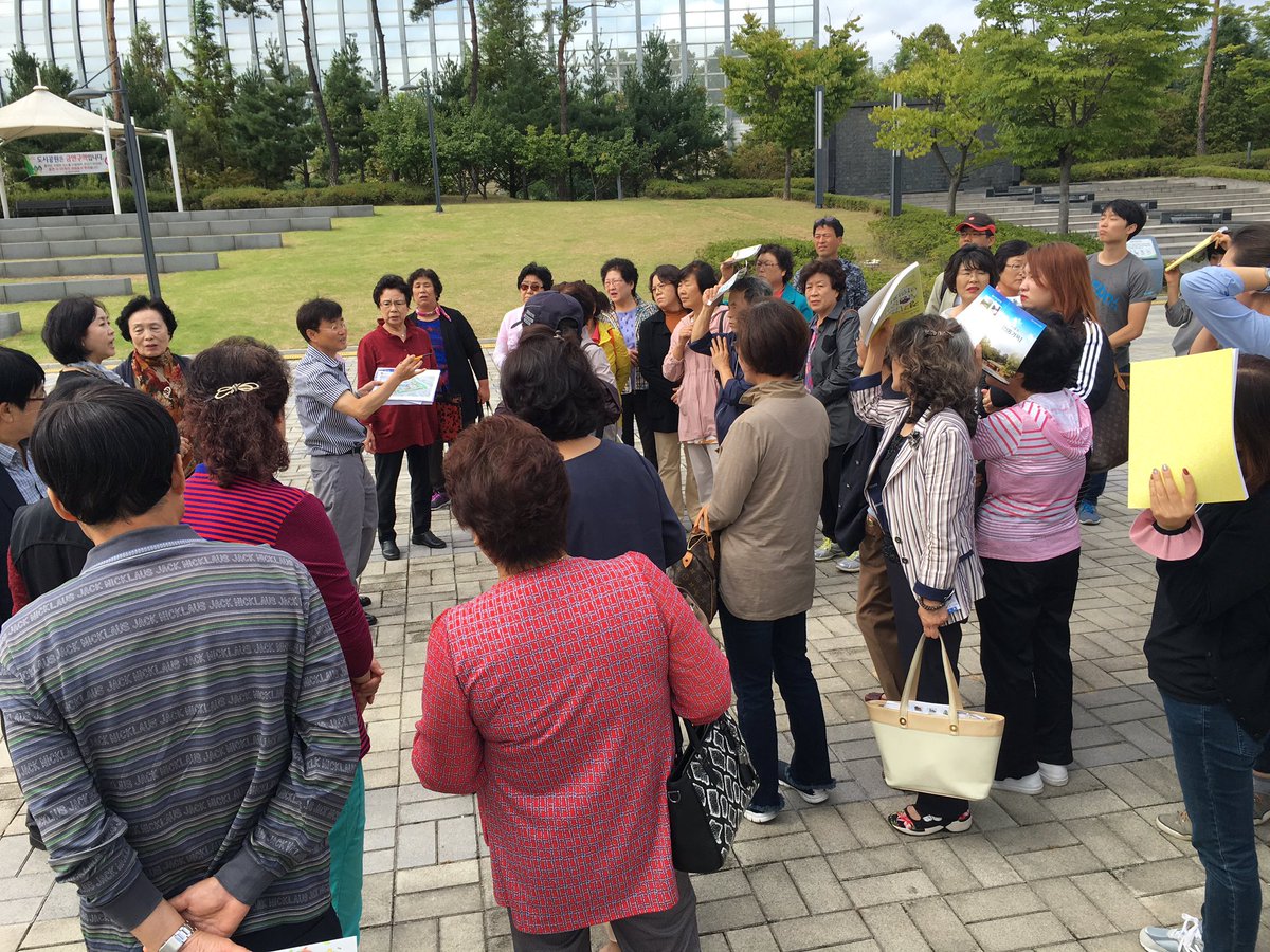 #성남시 
#경기정원문화박람회 2016.10.7~9(3일간) 
함께 참여해주실 자원봉사자 
사전교육이 진행되고 있습니다😍
박람회장 현장도 직접 안내하며 교육하고 있습니다~
봉사해주시는 멋쟁이분들 감사합니다~👍