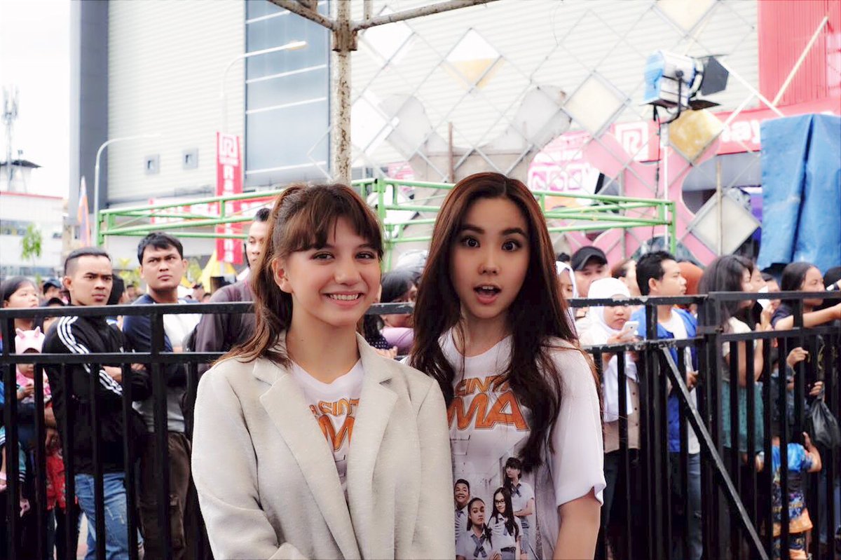 Cassandra Sheryl Lee (@cassandrasleee) on Twitter photo Just after inbox this morning #adacintadisma thx for watching!tunggu 6 oktober yaaa with <a href="/AgathaChelsea18/">agatha chelsea</a> Just after inbox this morning #adacintadisma thx for watching!tunggu 6 oktober yaaa with <a href="/AgathaChelsea18/">agatha chelsea</a>
