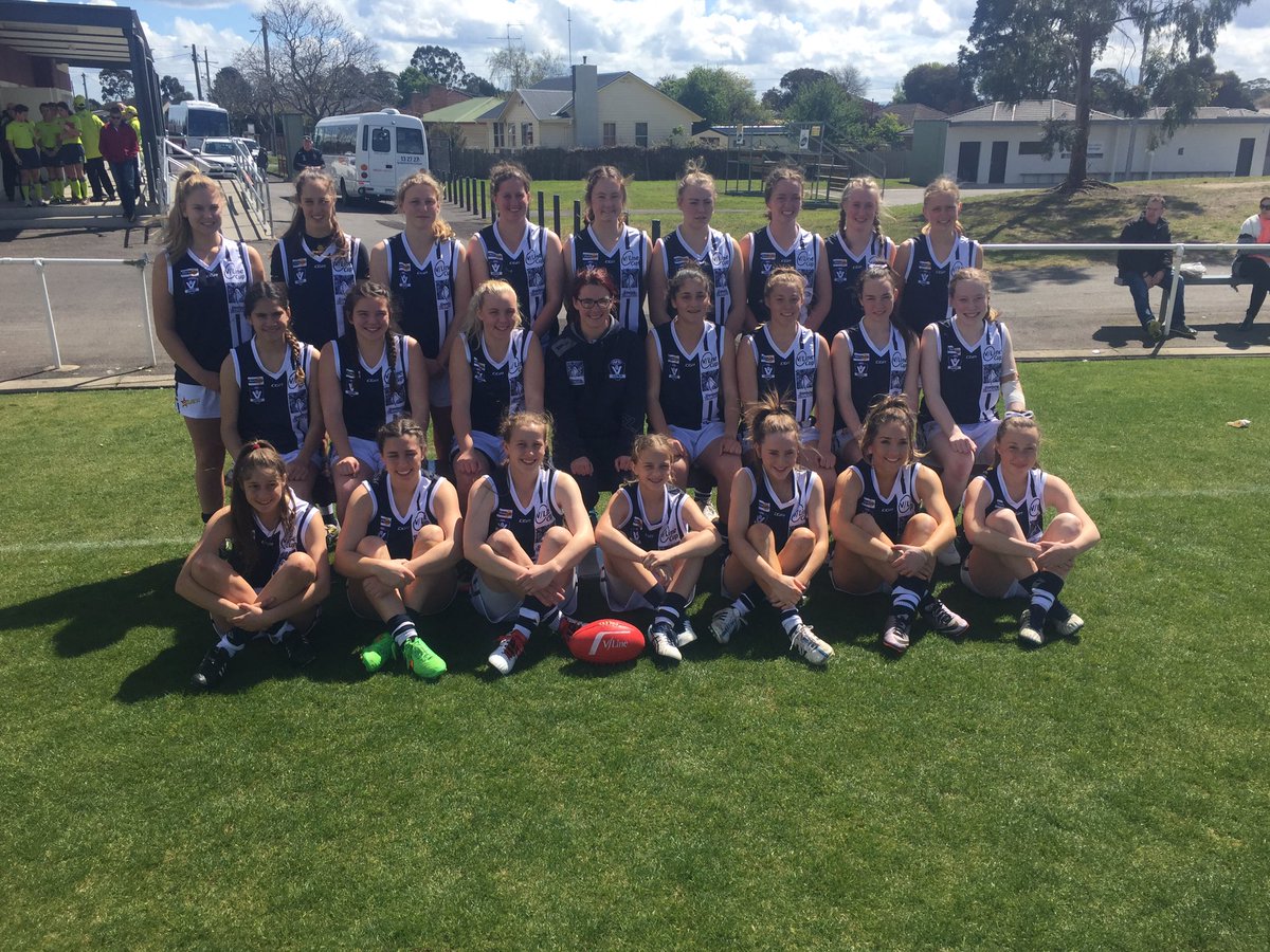 The <a href="/GeelongFalcons/">Geelong Falcons</a> girls all ready for their final carnival game