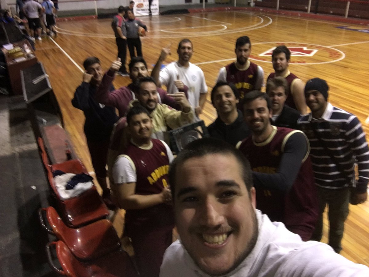 abdukenbbc's tweet photo. El plantel antes de arrancar el partido !! Con la incorporación de @JaviCrocano  !! https://t.co/WhzhqbeP7Y