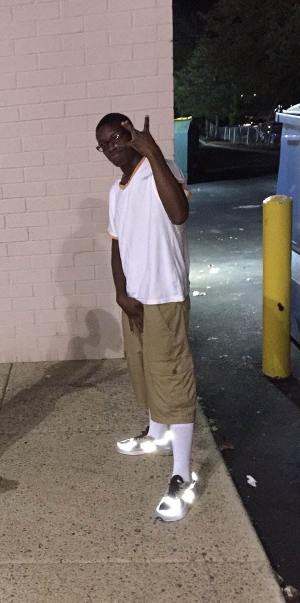 410Quise's tweet photo. Iciest nigga I know #CookoutUpNext 🍔🍔🍔 https://t.co/XVBkYdFlU8