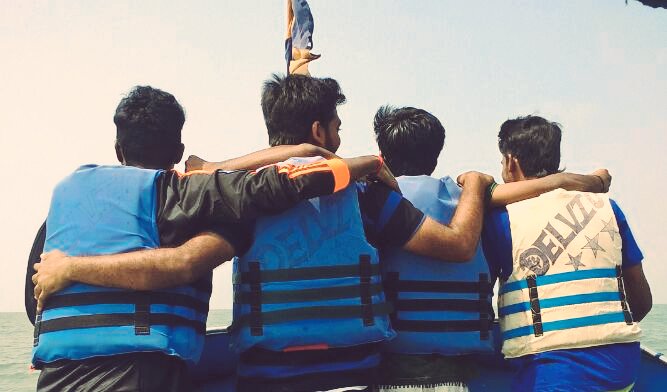 suresh_loghu's tweet photo. Headed for dolphins.... Found #_Fun https://t.co/XZnR9nVLUm
