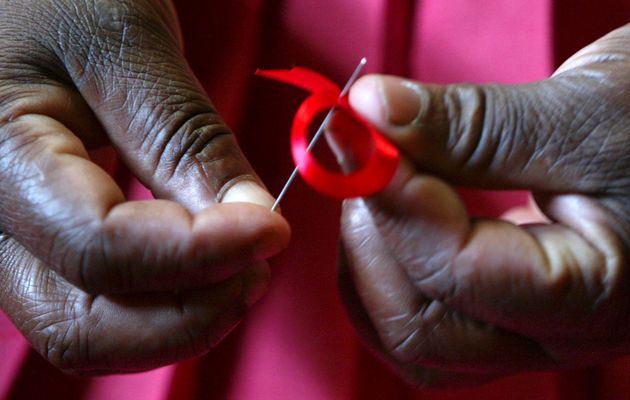 #HIV Testing should be accompanied by counselling, both before and
after the test is administered hivpolicyaction.com/wp-content/upl…