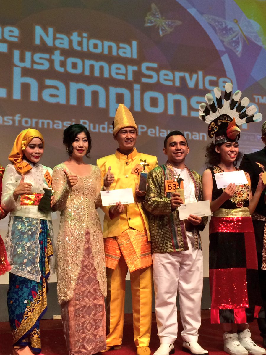 Erich Evander Dacosta bersama pemenang lainnya pada kategori Service Star Award Frontliner #CSChampionship2016 once again congrats 🏆🎉