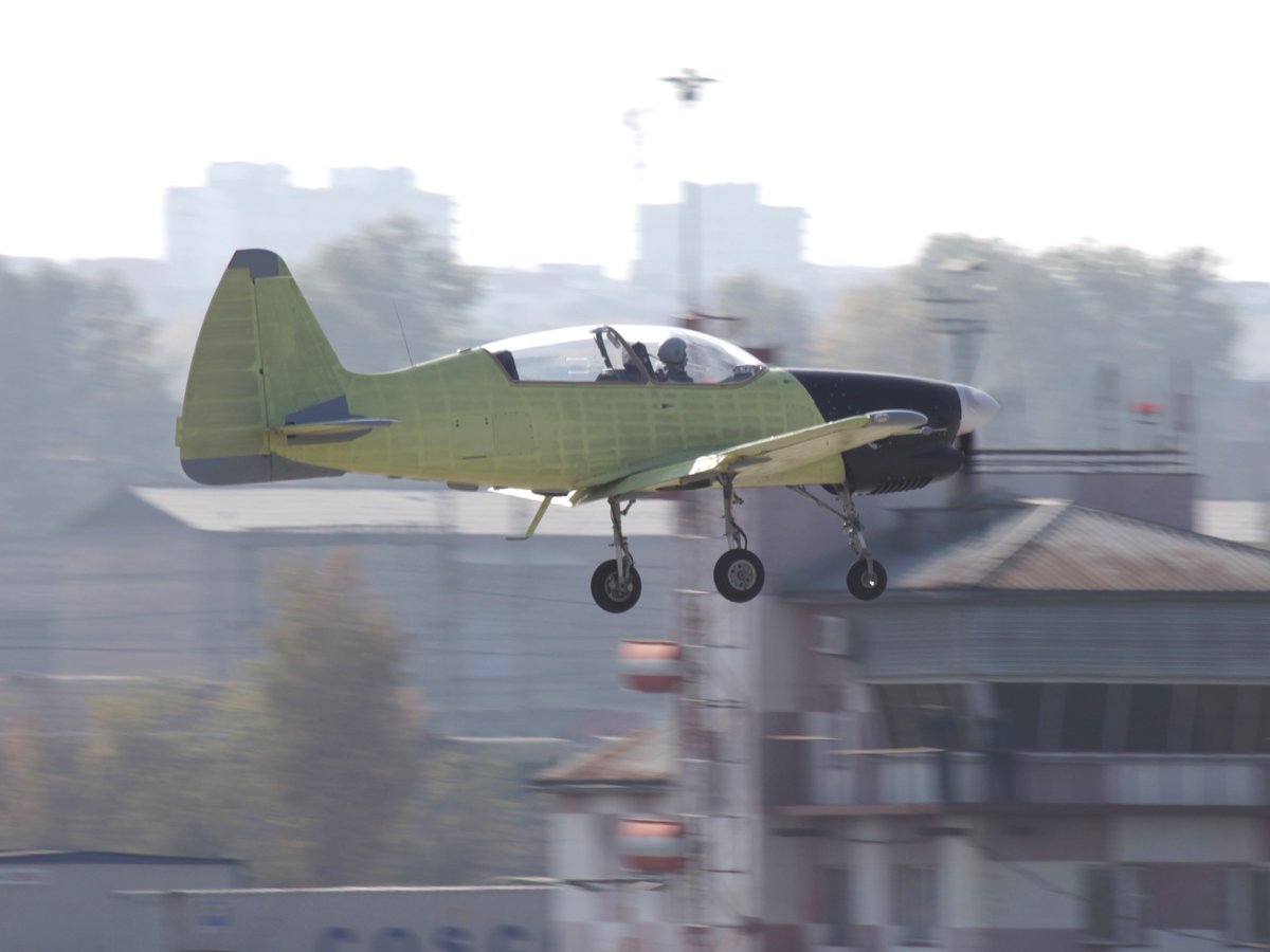 Yak-152 Trainer Aircraft - Page 2 Ctg9g8dXYAAoPXk
