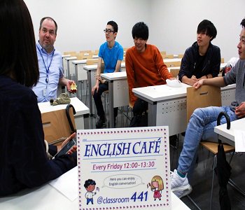 帝京平成大学 本日はenglish Cafeをご紹介します 英語が話せる教員と語学力を磨きたい学生がお昼を食べながら交流するcafe ほぼ英語しか飛び交っていない現場はまるで海外にいるような場所となっていました 帝京平成大学 入試 グローバル 帝京 帝京平成大学 本日はenglish Cafeをご紹介します 英語が話せる教員と語学力を磨きたい学生がお昼を食べながら交流するcafe ほぼ英語しか飛び交っていない現場はまるで海外にいるような場所となっていました 帝京平成大学 入試 グローバル 帝京