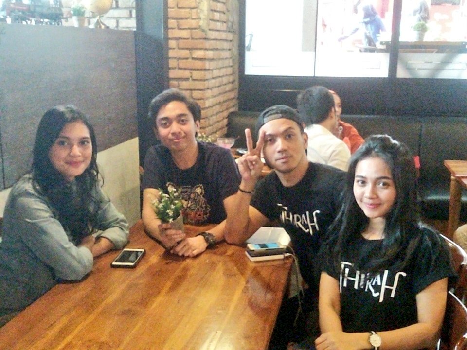 <a href="/achlanfahlevi/">Achlan</a> udah brg cast film Athirah @MilesFilms. Ada <a href="/cindyastira/">Dimi Cindyastira</a> <a href="/ninoprabowo/">Dunia Titipupu</a> @chris_nelwan <a href="/IndahpermataS_/">Indah Permatasari</a>