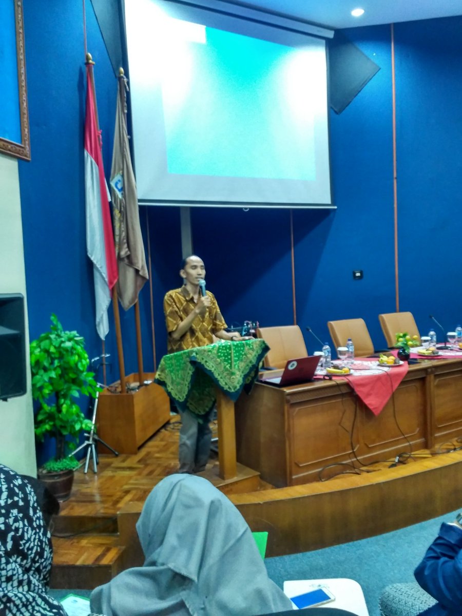 Ketua Pusat Studi Islam dan Kenegaraan Indonesia sedang memberikan sambutan diacara Diskusi Revolusi Mental. @PSIK
