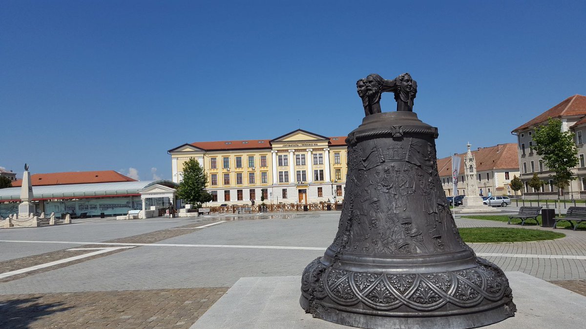 trivo_ro's tweet photo. #Cetatea #Alba #Iulia #Carolina un #obiectiv #turistic ce #trebuie #vizitat https://t.co/4FbvvnoDB0
#Romania #travel https://t.co/UkloXrGxFx