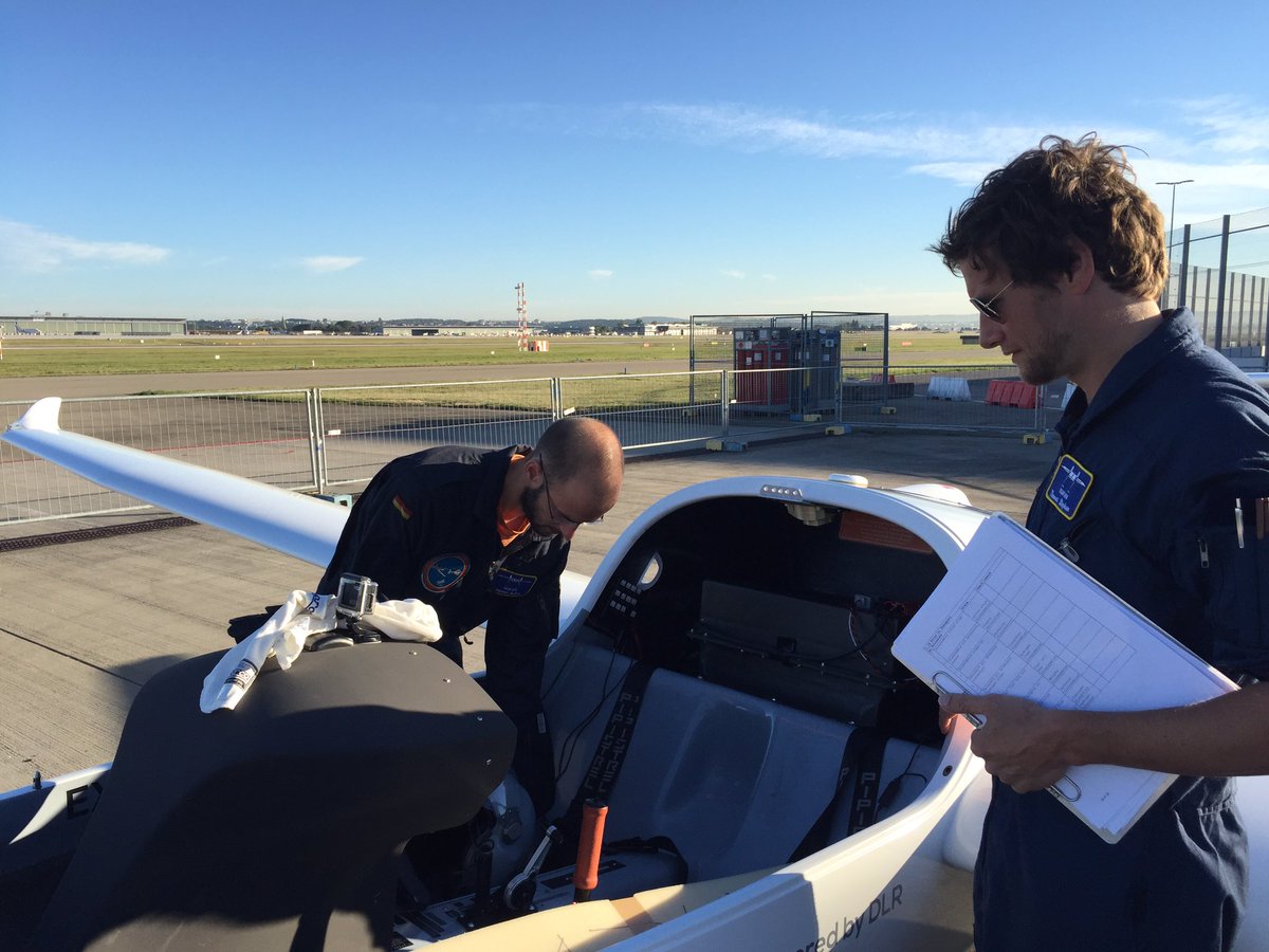 DLR_de's tweet photo. Letzte Vorbereitungen: Das Brennstoffzellen-Flugzeug #HY4 am @STR_Flughafen hebt heute zu seinem Erstflug ab. https://t.co/p9AIzpbubn