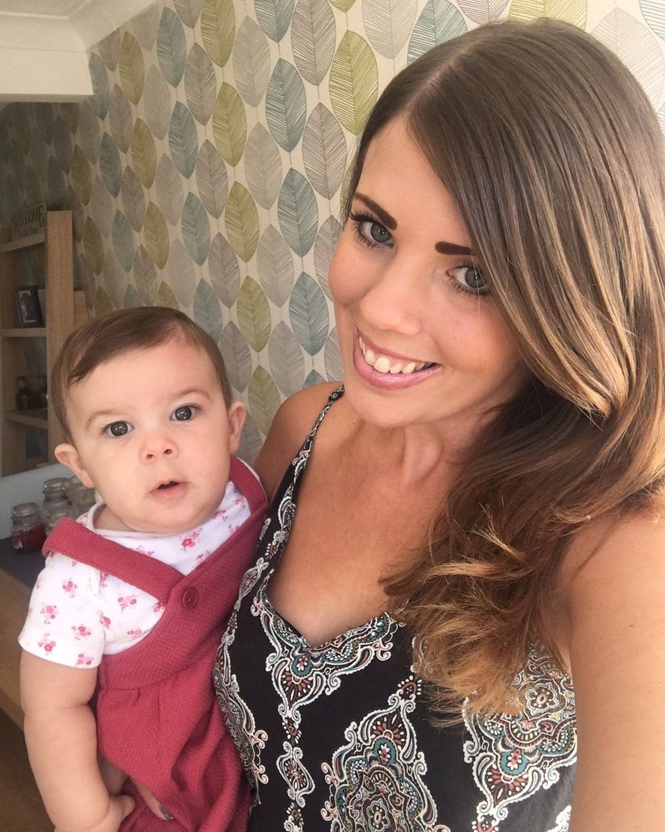 Danzidan81's tweet photo. My beautiful girls #thankful #daughter #fiancee #WeekdayWorldie #proud https://t.co/5FkI9YGmEw