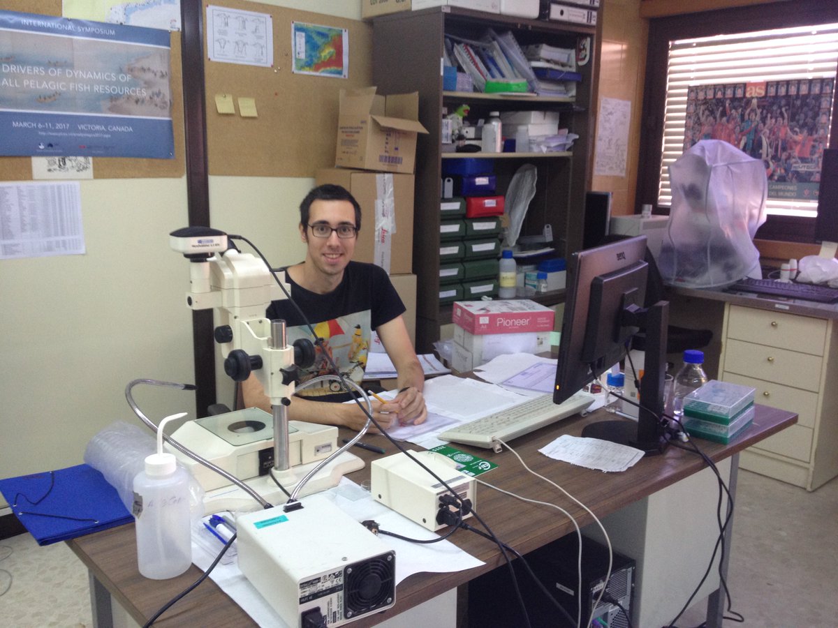 Alberto Pastor Moya from the University of Cadiz, conducts its student practices at the Oceanographic Center of Málaga (<a href="/ecolatun/">@ecolatun</a> group)