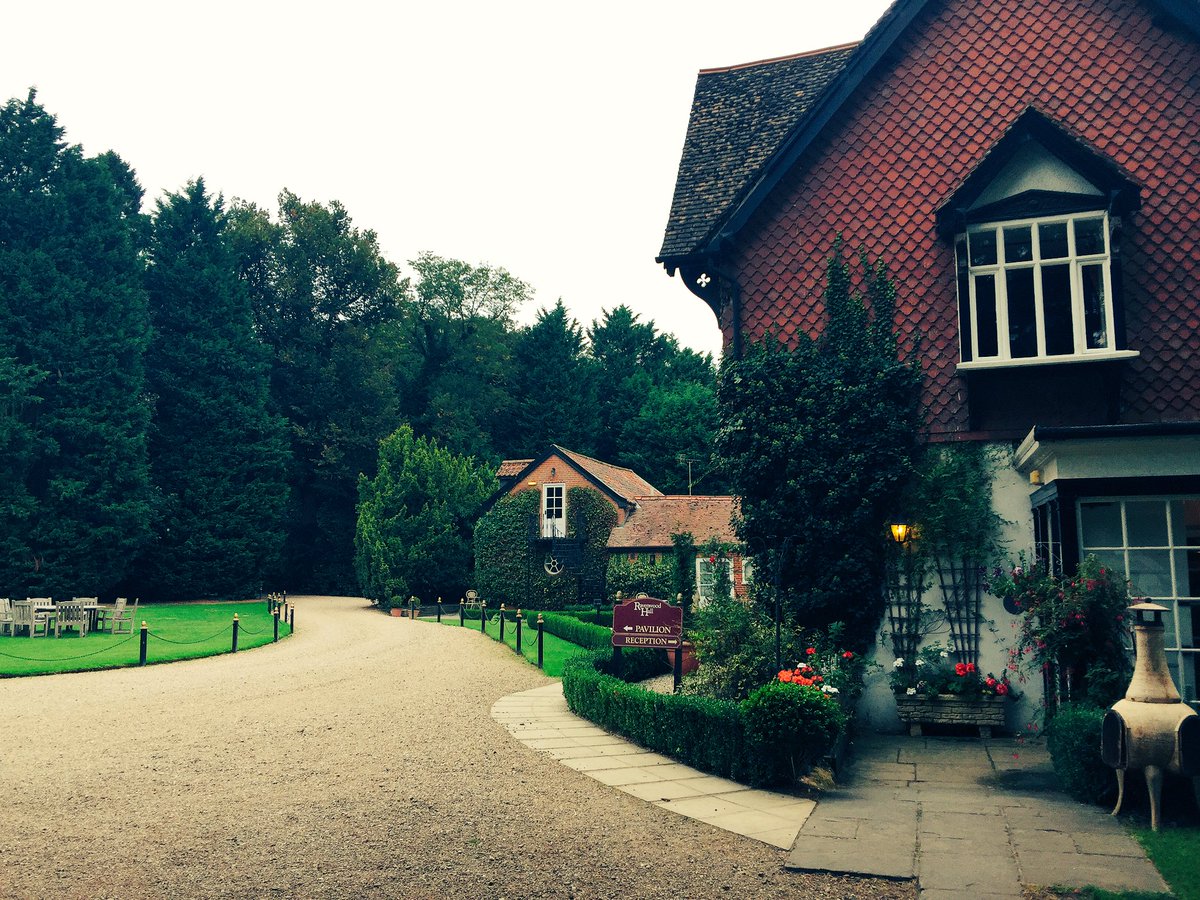 SabihaKhatri's tweet photo. Excited about #thinkingdoingtalkingscience that will #impact @PhoenixStPeter @BenGSharpe at lovely @Ravenwood_Hall https://t.co/XngV3LxrvD