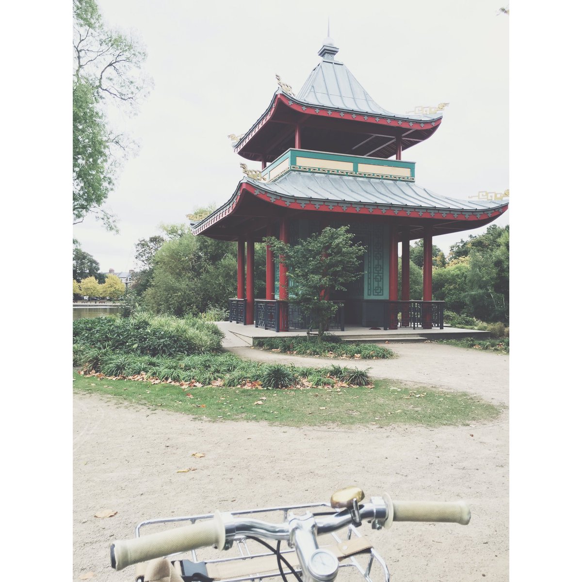 Morning cycle home via China ⛩ #victoriapark #eastlondon