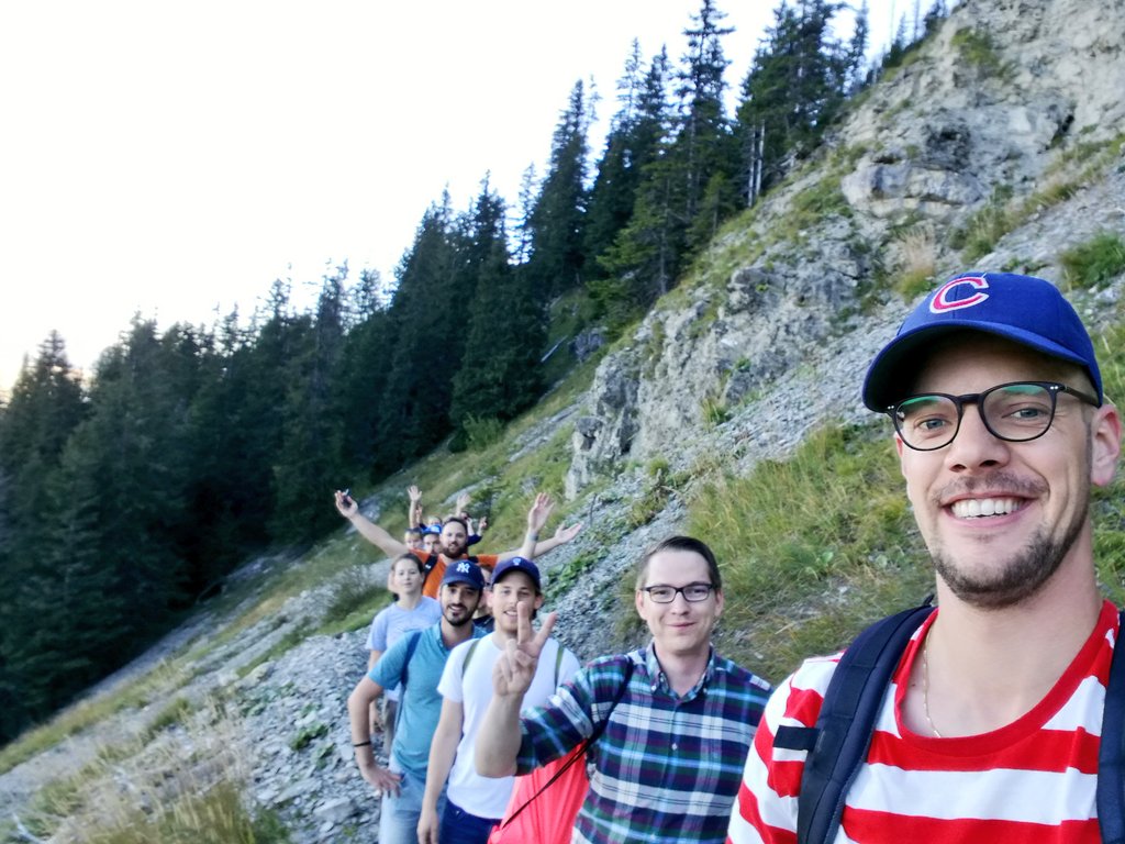BlueGlassZRH's tweet photo. BlueGlass on Tour - #SummerSummit 2016 #freshideas #batteriesrecharged https://t.co/AYZezXxpDp
