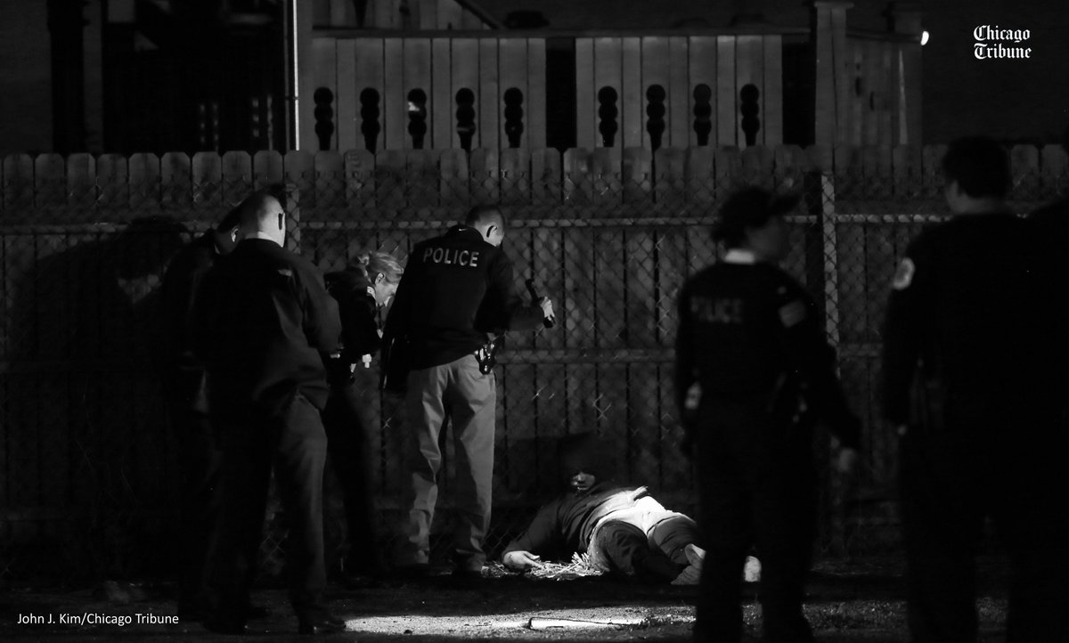Man with gun fatally shot while trying to rob man with gun; Chicago, 09/28/16 -coverage