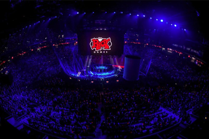 redbullgaming's tweet photo. Here are 6 mind-blowing stats about #LCSWorlds! 
https://t.co/W53E3tFQz8 https://t.co/oWyW86gSUh