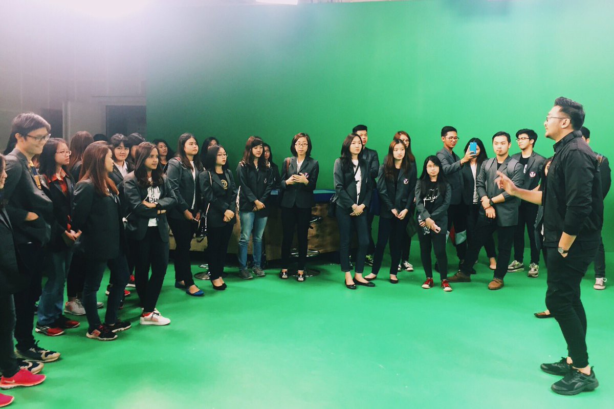 We're now at our second stop. We're visiting <a href="/TRANSTV_CORP/">TRANS TV</a> and we're all exicted 🙌🏻. Thankyou for having us😊