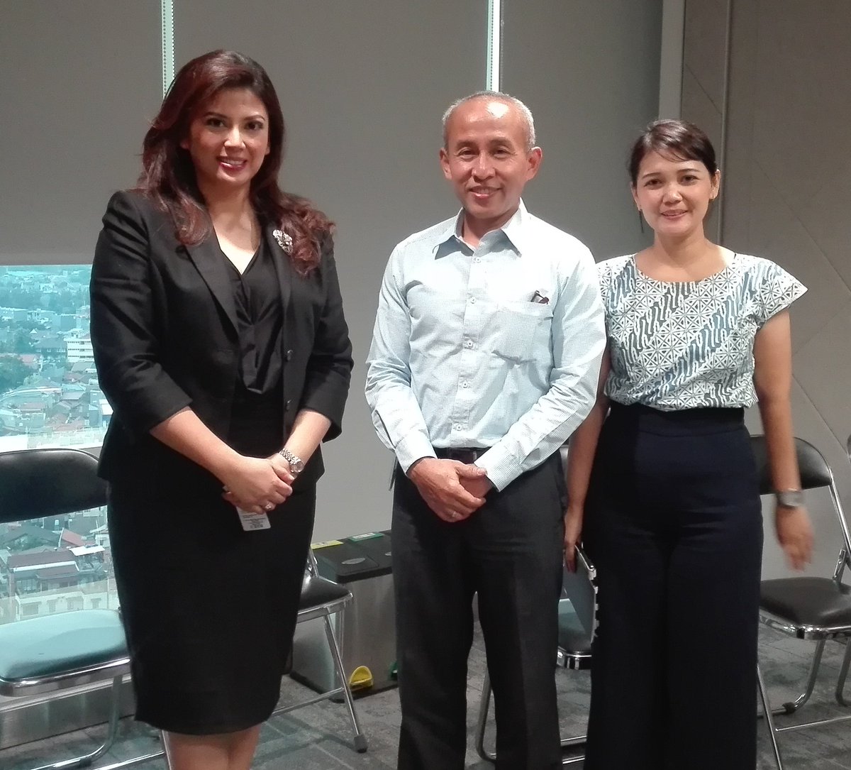 (1) Women For The World Foundation merangkul berbagai pihak, baik lembaga pemerintahan juga swasta untuk turut serta mendukungnya.
