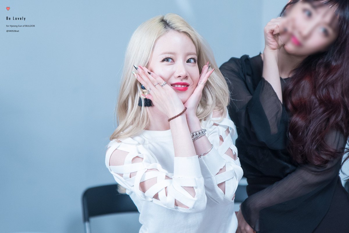 940928net's tweet photo. 160917 황이모TV #불독 #형은 직찍
#김형은 #BULLDOK #케이코닉 #hyeongeun #kimhyeongeun #프로듀스101 #produce101 

https://t.co/ywBE3yJDGM
https://t.co/1KcGIdSwXK https://t.co/hJT6zJ1FSV