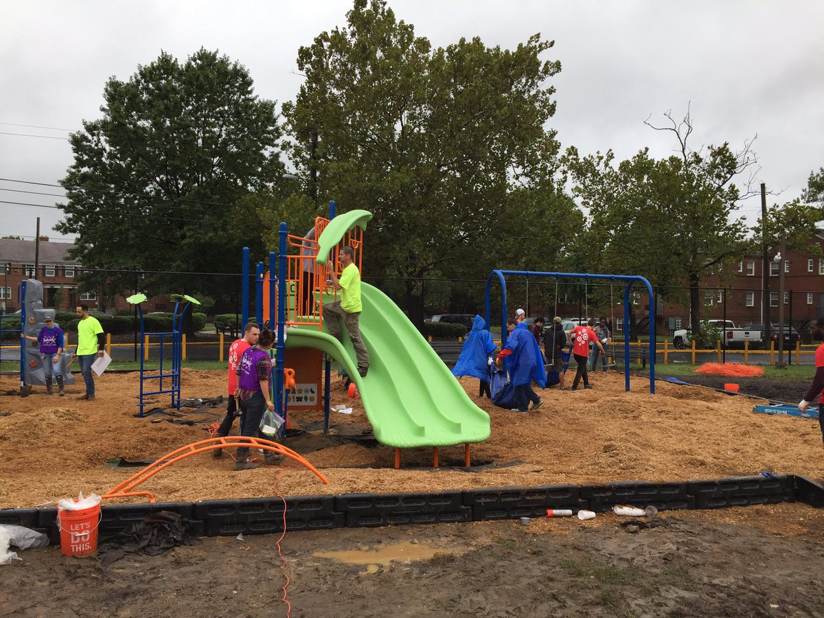 #kaboom <a href="/JRames13/">Jason Ramey</a> @LydiaStroupTGT <a href="/samshah21/">Samir Shah</a> #412volunteer