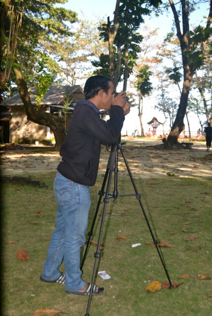 Cantik itu relatif dan photo shop itu alternatif ;)