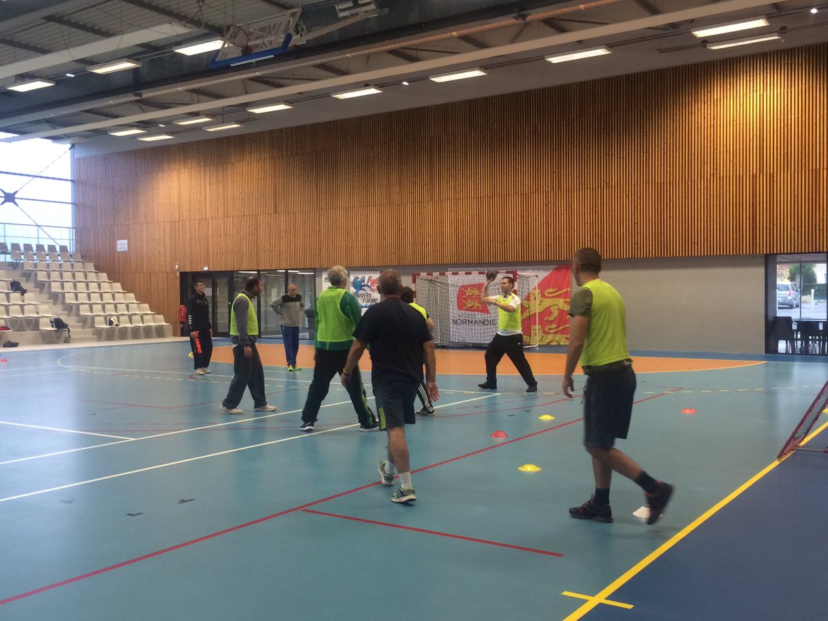 CLColombellesH's tweet photo. #HandAdapté en direct, section toute nouvelle au CLCH... Tous les jeudis à 17h pour les intéressés! Article à venir sur le site! #TeamCLCH https://t.co/9ORiXs7wAm