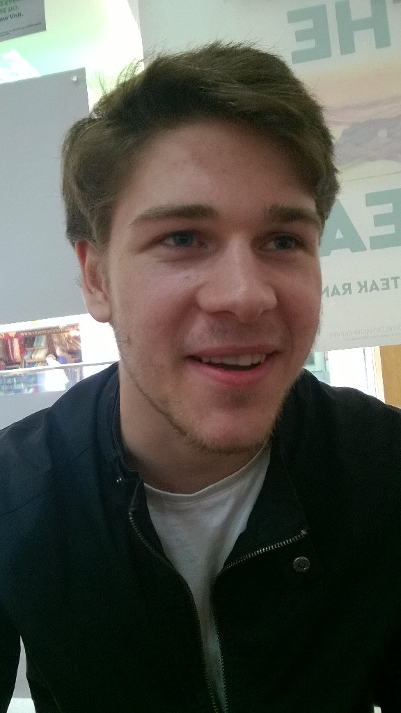 RohanStroud's tweet photo. when u see roast potatoes https://t.co/UGv3XsjhIw